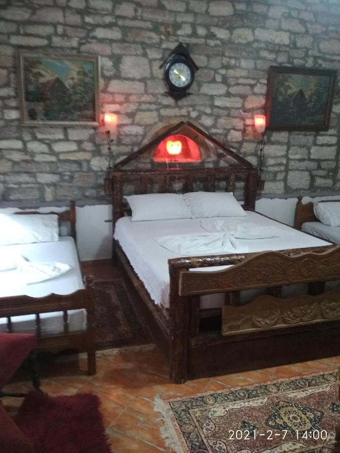 Karafil Guesthouse Gjirokastër Esterno foto