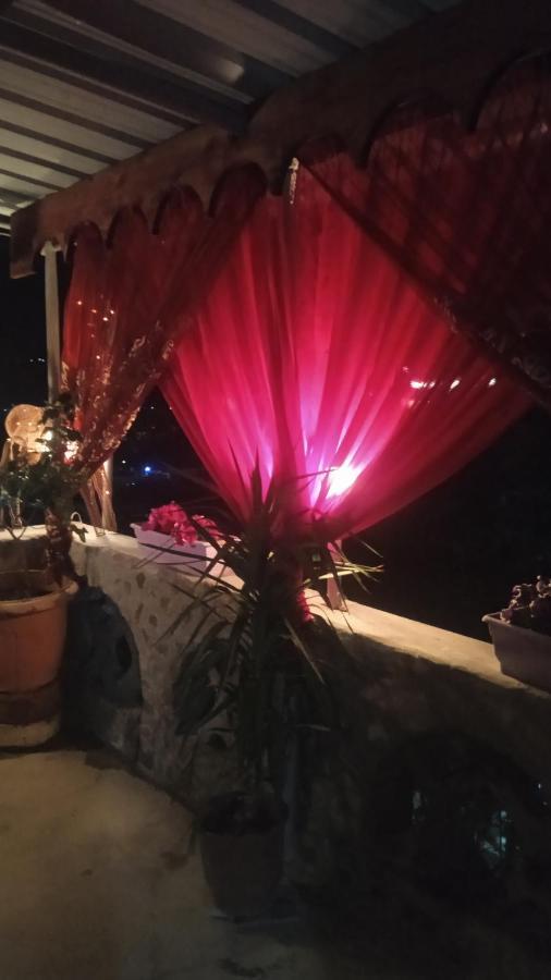 Karafil Guesthouse Gjirokastër Esterno foto