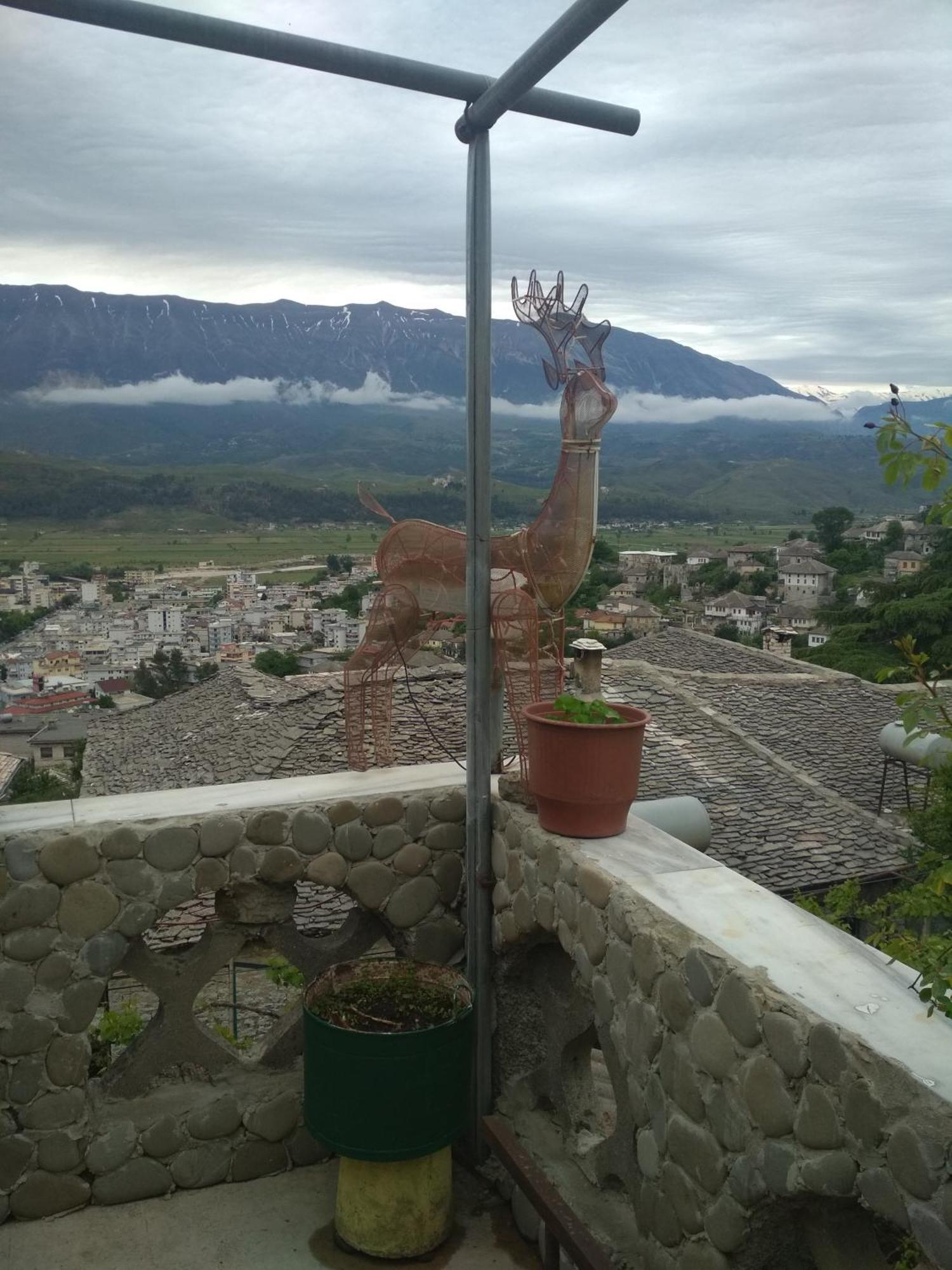 Karafil Guesthouse Gjirokastër Esterno foto