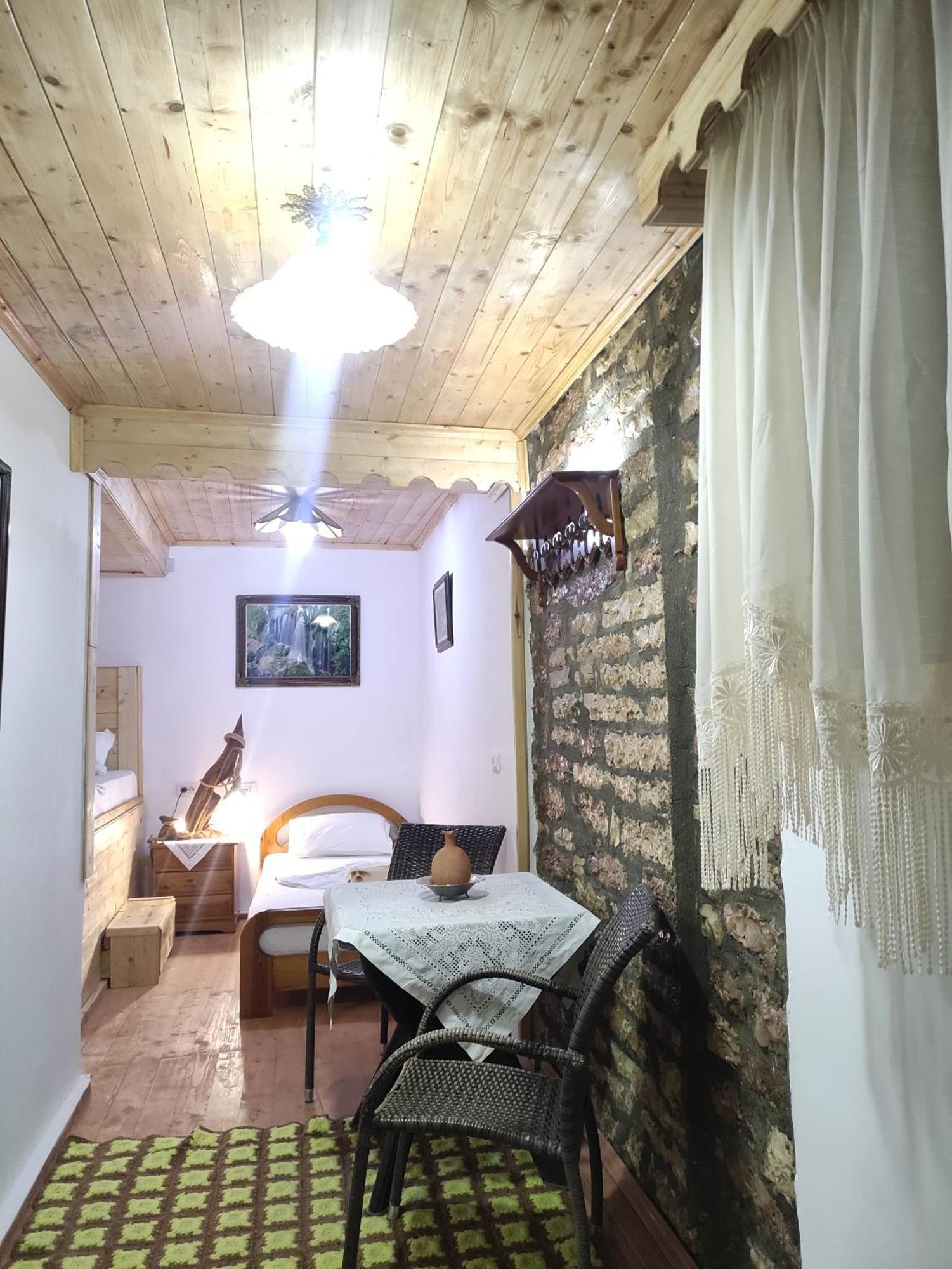 Karafil Guesthouse Gjirokastër Esterno foto