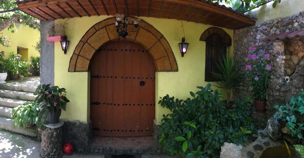 Karafil Guesthouse Gjirokastër Esterno foto