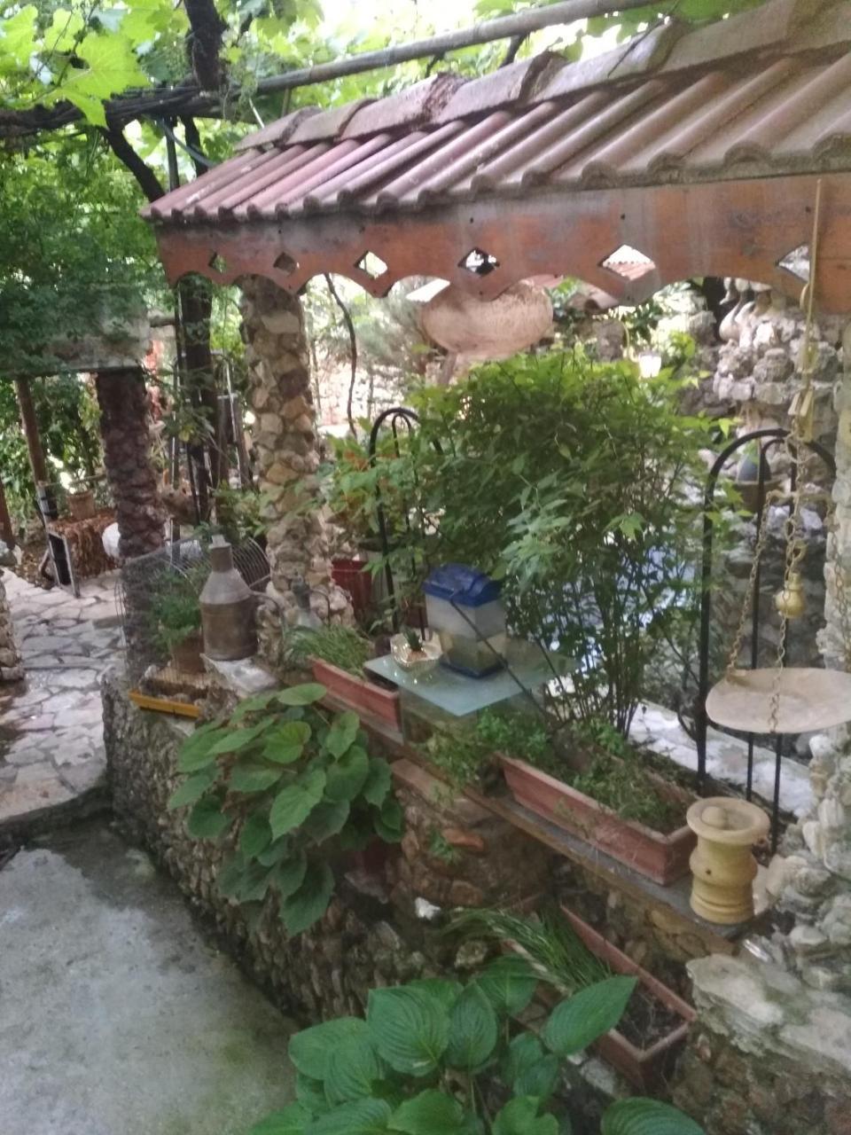 Karafil Guesthouse Gjirokastër Esterno foto